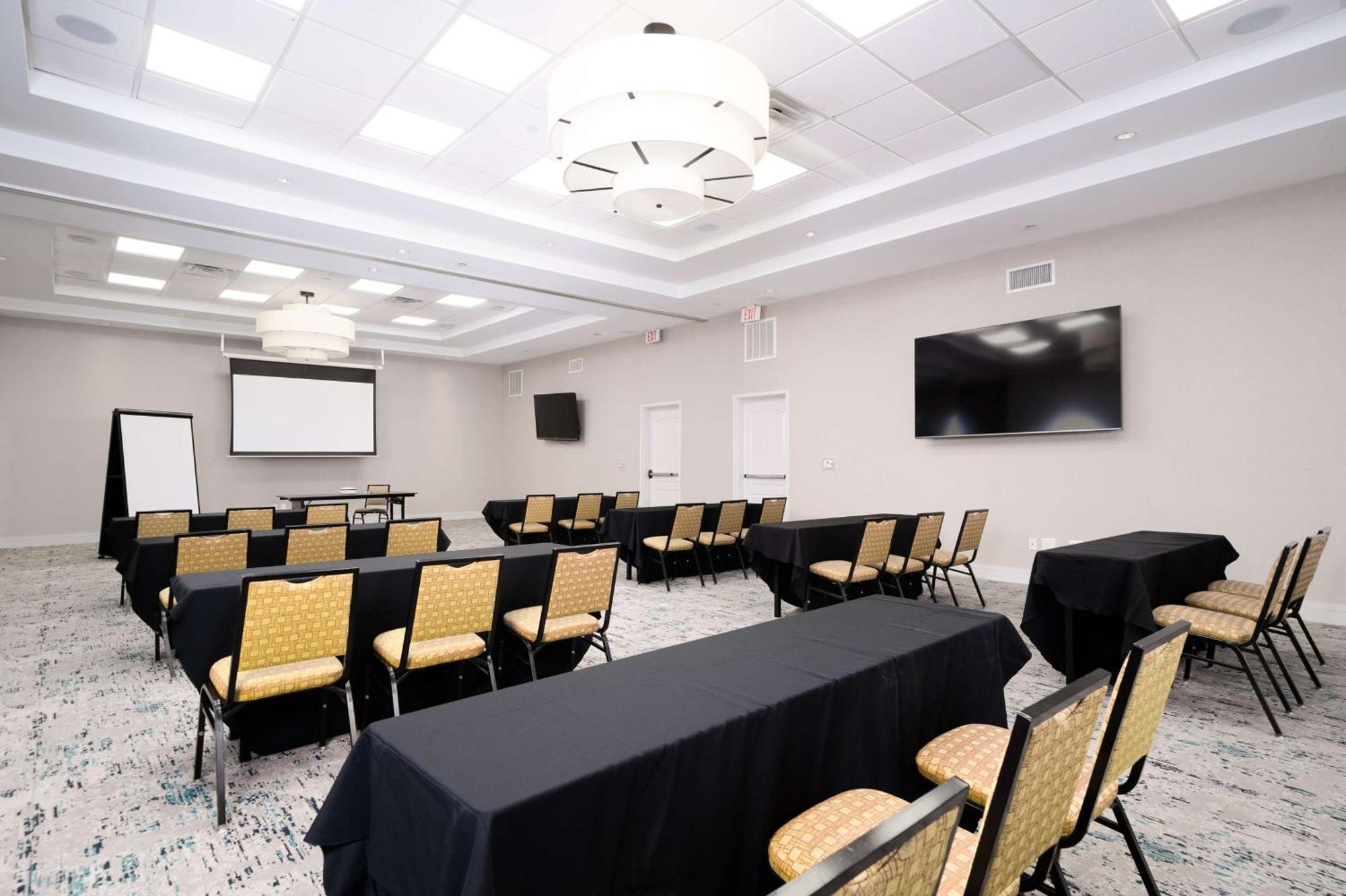 Hilton Garden Inn Houston/Clear Lake Nasa Webster Exterior photo